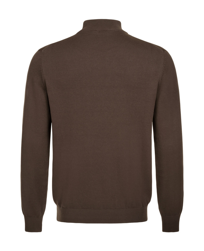 BROWN JUMPER WITH A STAND