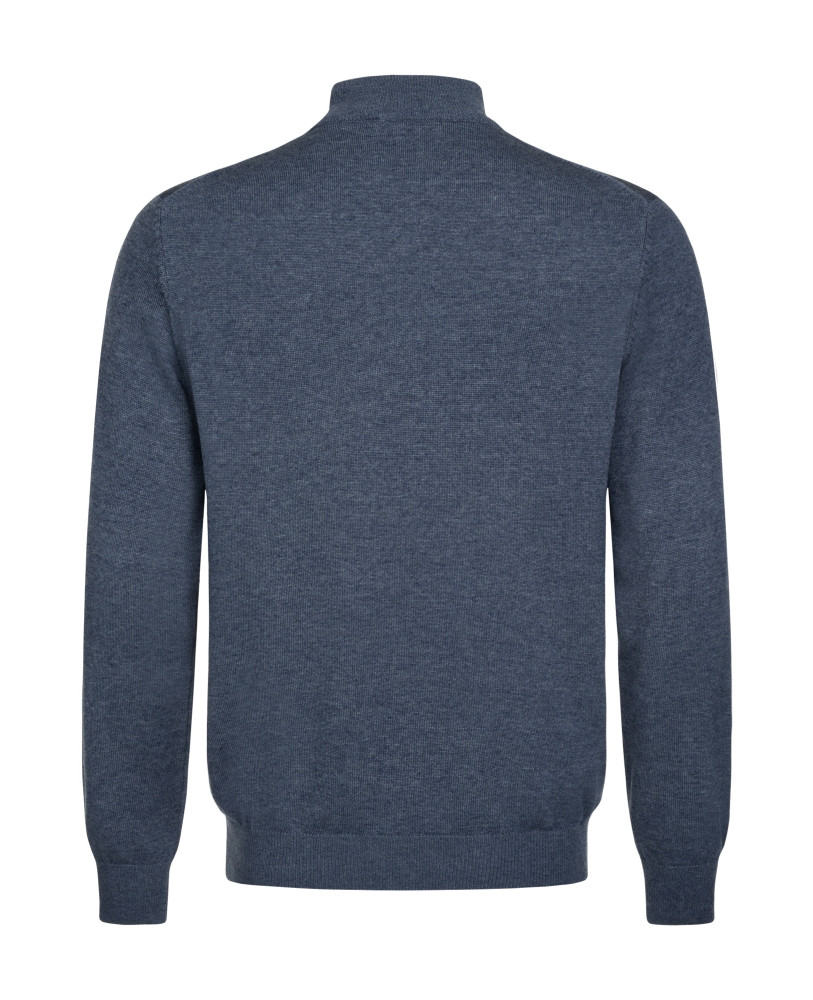 BLUE JUMPER WITH A STAND