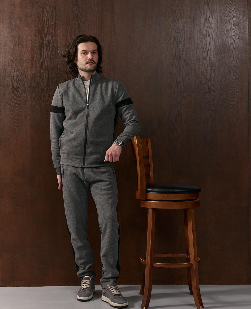 GREY TENOR SUIT WITH A STAND