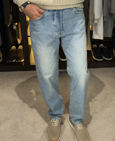 LIGHT BLUE JEANS