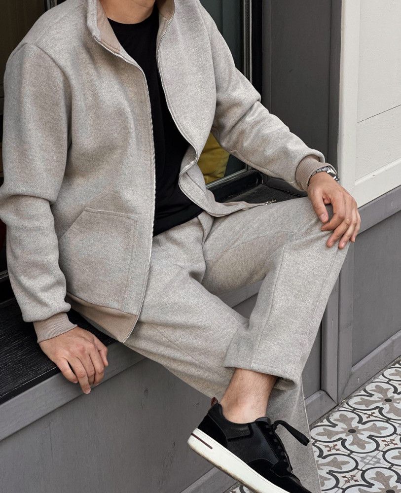 Casual biege wool suit