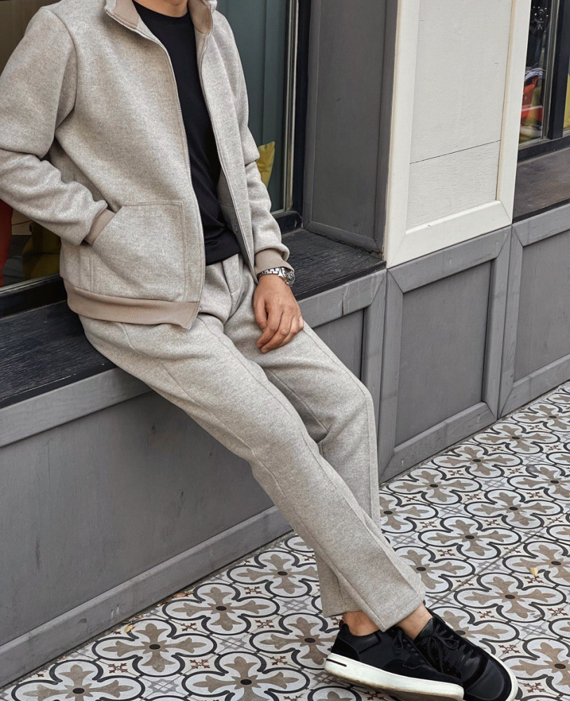 Casual biege wool suit